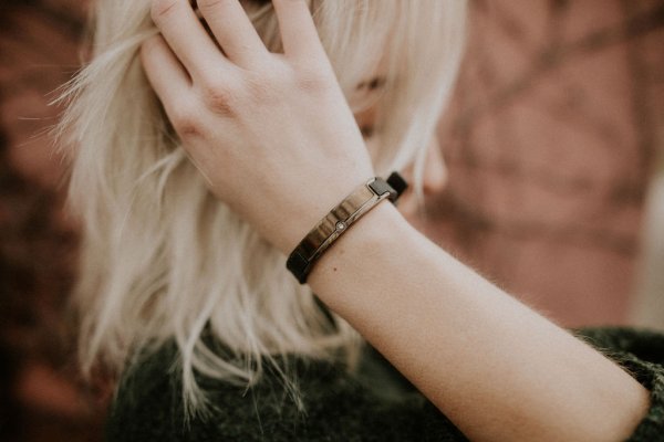 Lunavit ladies magnetic bracelet as a sporty and stylish accessory for every look